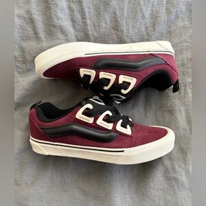 Vans Low-Top Sneakers in Burgundy and Black